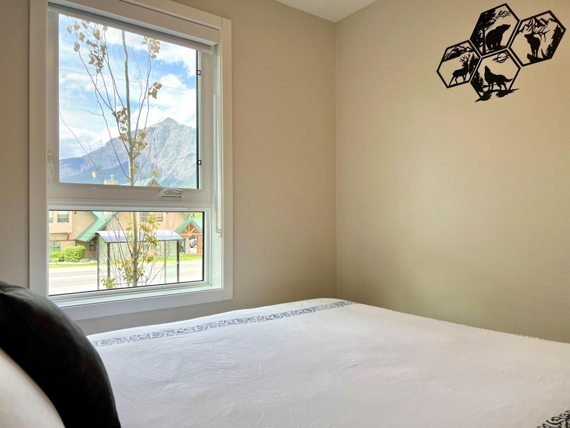 Brand New 2Br Condo With Outdoor Swimming Pool And Hot Tub Canmore Extérieur photo