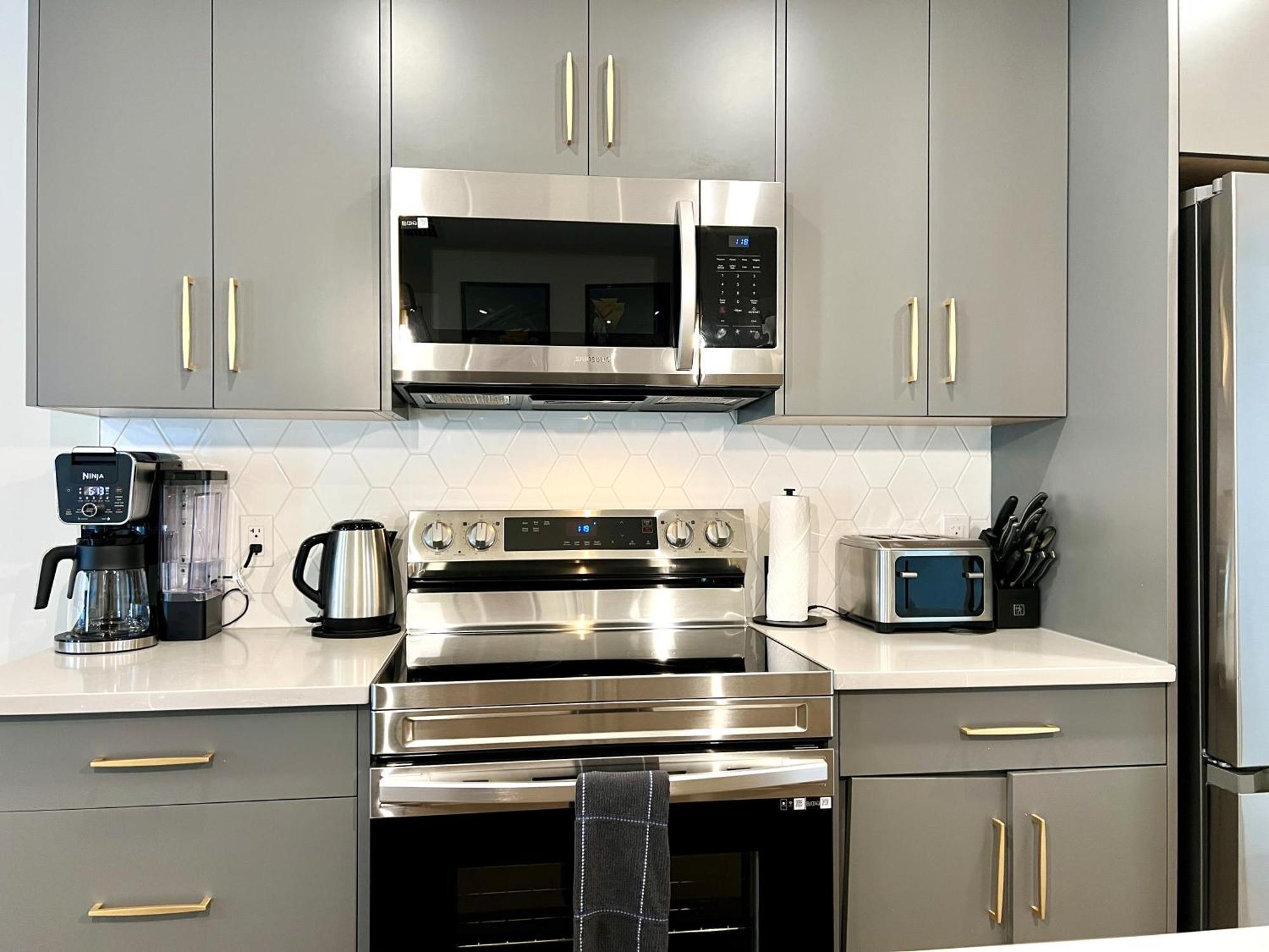 Brand New 2Br Condo With Outdoor Swimming Pool And Hot Tub Canmore Extérieur photo