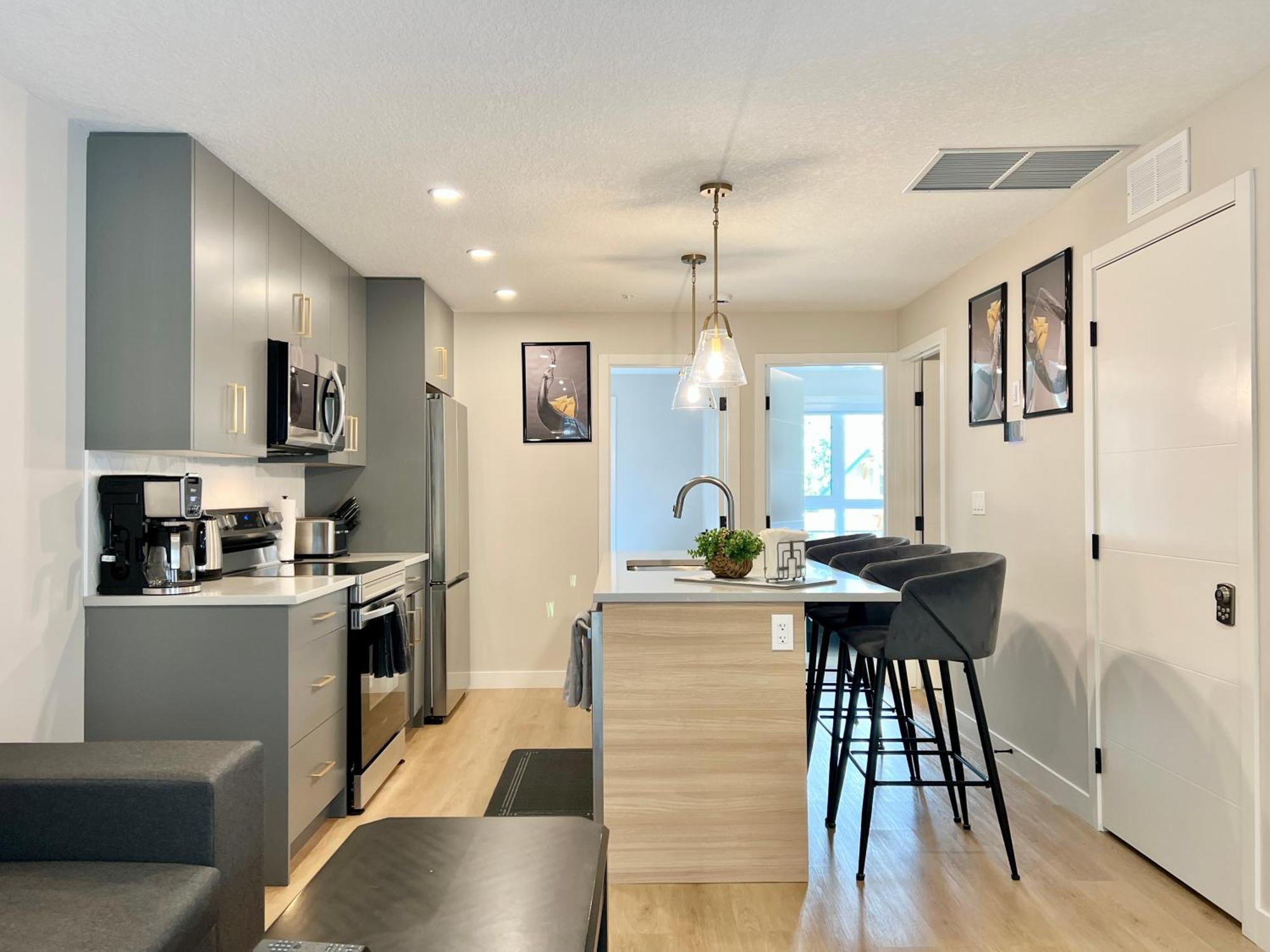Brand New 2Br Condo With Outdoor Swimming Pool And Hot Tub Canmore Extérieur photo